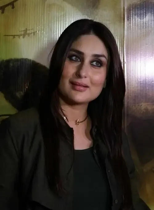 INDIAN TV ACTRESS KAREENA KAPOOR BEAUTIFUL LONG HAIR FACE CLOSEUP 2